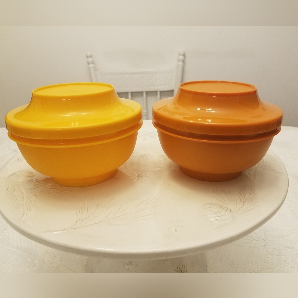 Vintage Set of 2 Tupperware Serve and Seal Bowls Yellow 1436-28 1437-19 Brown